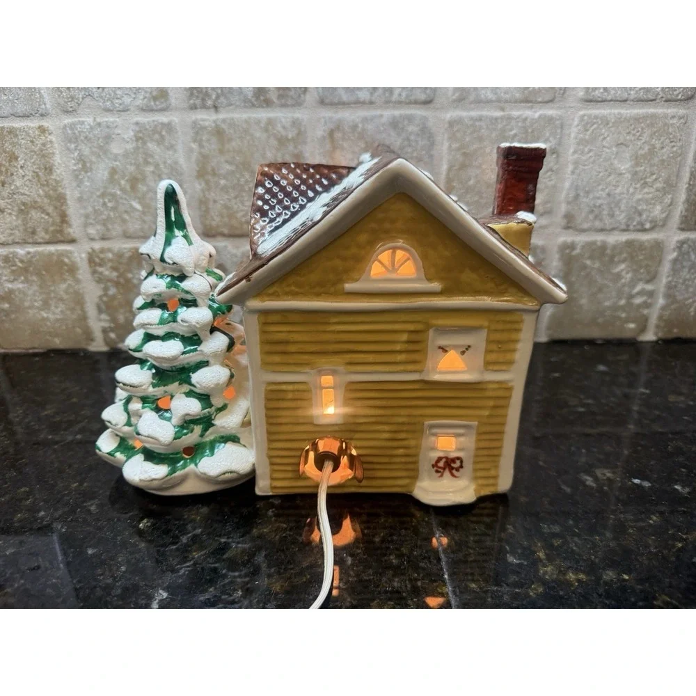 VTG Department‎ 56 Glazed Ceramic 1980's Snow Village Ridgewood House Tree Light